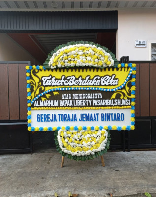 Papan Bunga Duka di Cipadung Kulon